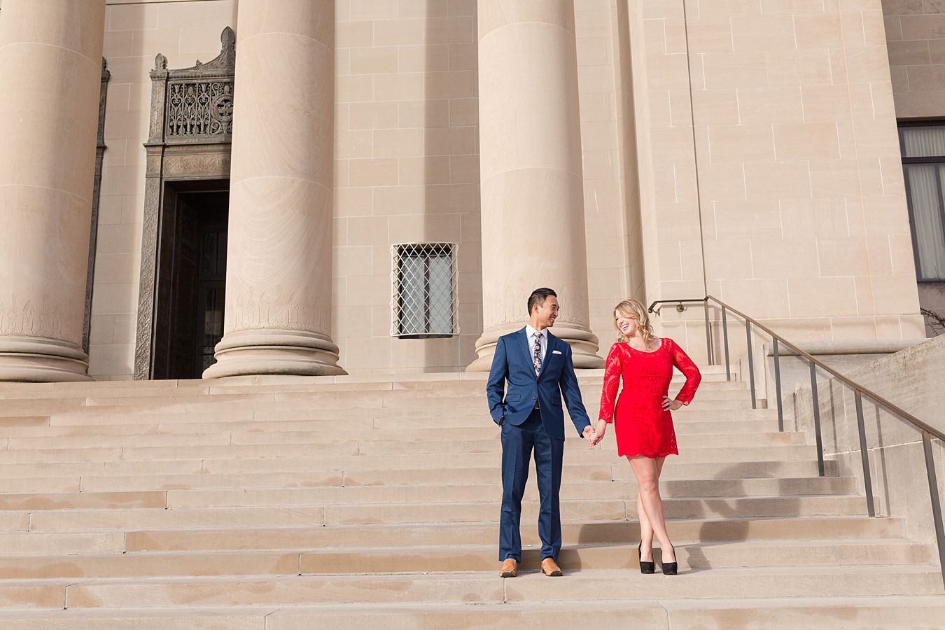 engagement pictures at the nelson art museum in kansas city