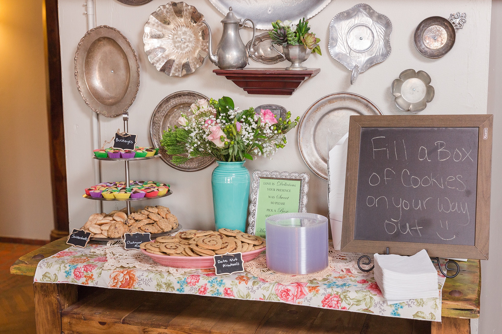 wedding cookie table